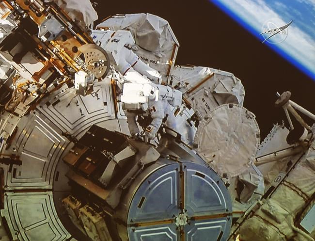 Astronaut David Saint-Jacques becomes fourth Canadian to complete spacewalk | iNFOnews.ca