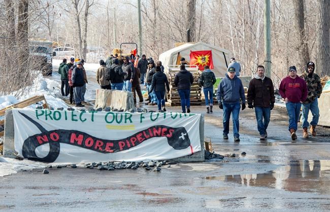 Montreal-area commuter rail service to resume after dismantling of blockade | iNFOnews.ca Montreal-area commuter rail service to resume after dismantling of blockade | iNFOnews.ca