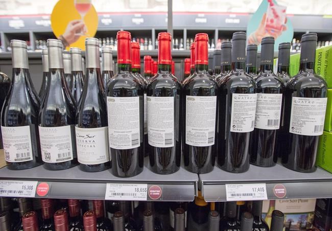 Quebec liquor store workers turn wine labels around as pressure tactic | iNFOnews.ca Quebec liquor store workers turn wine labels around as pressure tactic | iNFOnews.ca