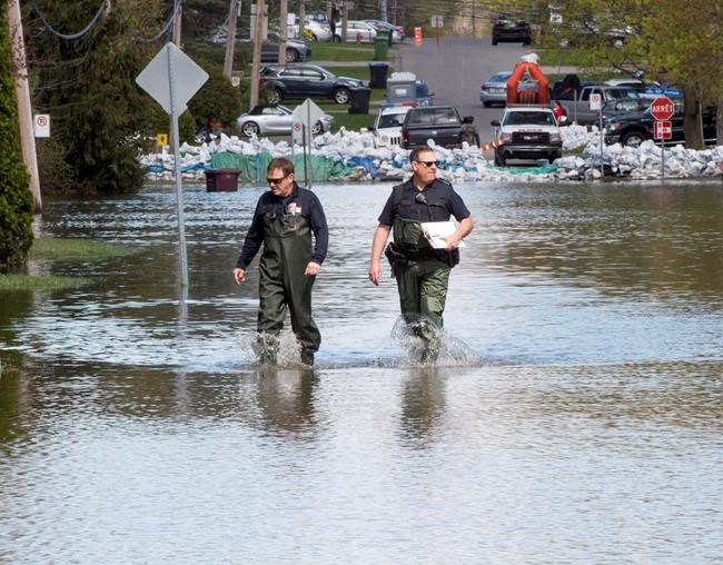 Quebec floods: situation stabilizing but water levels slow to drop | iNFOnews.ca