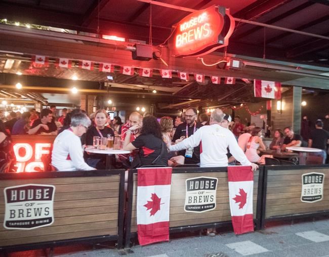 Canada House on the Gold Coast: 32 beers on tap and almost as many Canuck servers | iNFOnews.ca Canada House on the Gold Coast: 32 beers on tap and almost as many Canuck servers | iNFOnews.ca