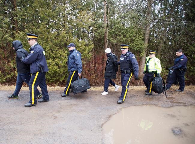 Baloney Meter: are asylum seekers walking across the border breaking the law? | iNFOnews.ca