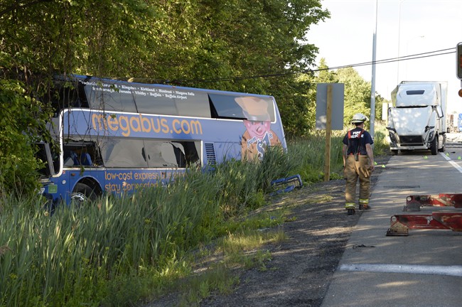 Bus hit truck in Ontario crash, trucking company says | iNFOnews.ca CP33599218