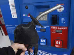 Gas price spike a spring rite — but this year is worse than normal | iNFOnews.ca CP28103816