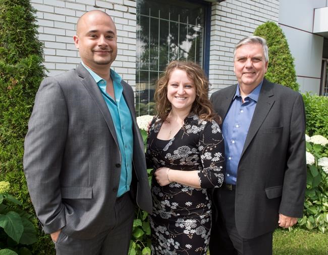 Quebecers increasingly turning to family and friends to officiate weddings | iNFOnews.ca