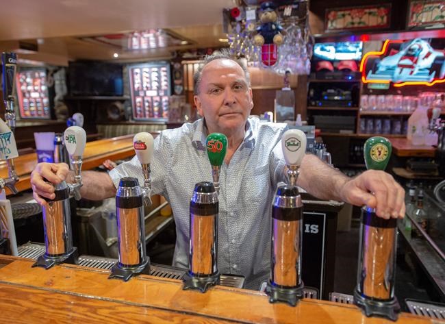 Some Montreal bar owners planning to reopen in defiance of provincial stance | iNFOnews.ca CP2025097514