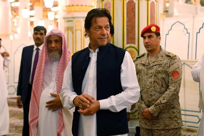 Pakistan PM tells Indian counterpart he's ready to talk | iNFOnews.ca