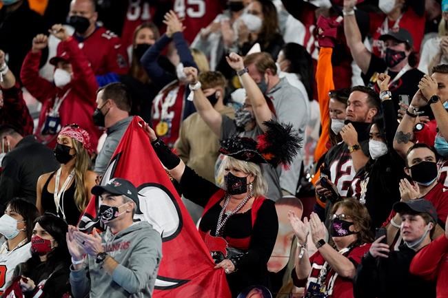 Throngs of maskless fans celebrate Tampa's Super Bowl win | iNFOnews.ca