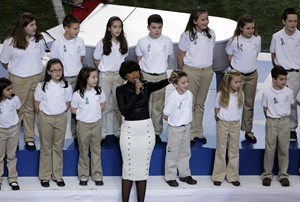 Alicia Keys sings national anthem on piano at Super Bowl; Hudson sings with Sandy Hook chorus | iNFOnews.ca CP21869842