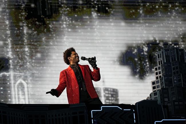 Review: Yawn, is it Monday yet? The Weeknd bores at halftime | iNFOnews.ca