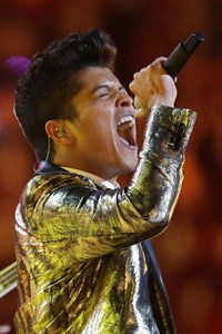 Bruno Mars delivers red hot set at Super Bowl with help from Red Hot Chili Peppers | iNFOnews.ca Bruno Mars delivers red hot set at Super Bowl with help from Red Hot Chili Peppers | iNFOnews.ca