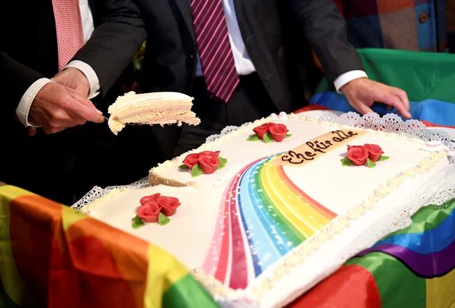 Germany celebrates 1st same-sex weddings after law change | iNFOnews.ca