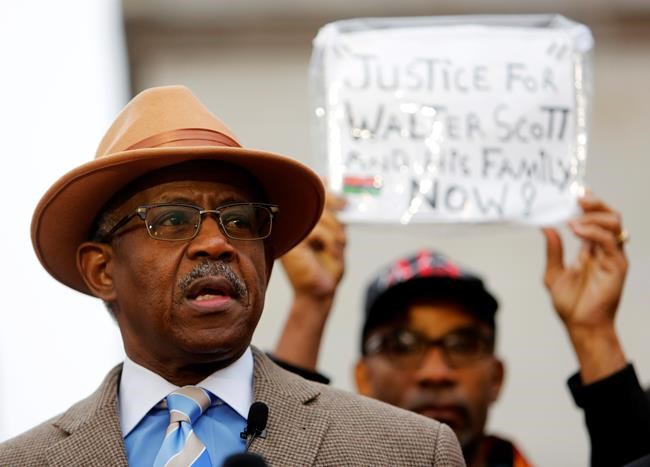 Jury foreman: 5 jurors were undecided on Slager verdict | iNFOnews.ca Jury foreman: 5 jurors were undecided on Slager verdict | iNFOnews.ca
