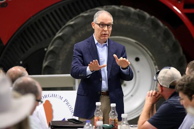 Farmer, ethanol producers rally during EPA chief's visit | iNFOnews.ca CP1793546061
