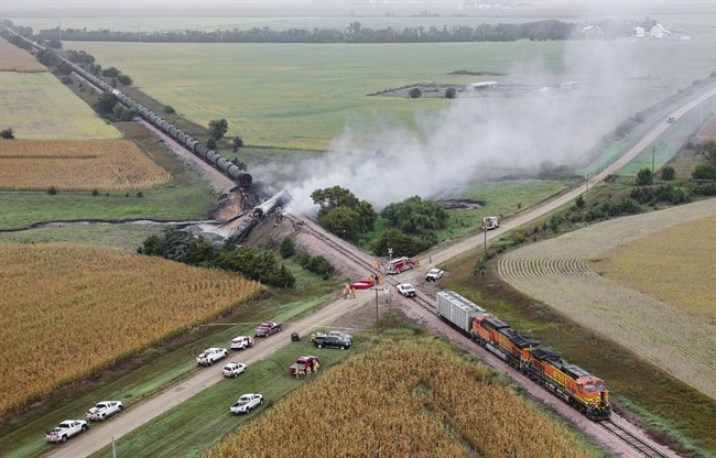 7 ethanol tanker cars derail on bridge in southeastern South Dakota, at least 1 catches fire | iNFOnews.ca CP34631644