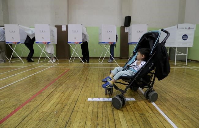South Koreans begin early voting to replace ousted Park | iNFOnews.ca South Koreans begin early voting to replace ousted Park | iNFOnews.ca