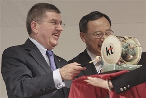 IOC chief downplays worries about tight construction schedules for Pyeongchang Games in 2018 | iNFOnews.ca CP28990490