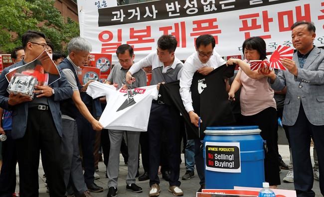 S. Korean business owners call for boycott of Japanese goods | iNFOnews.ca CP239639755