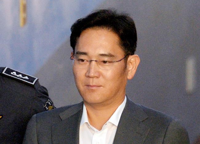 Trial of Samsung heir focuses on father-to-son succession | iNFOnews.ca