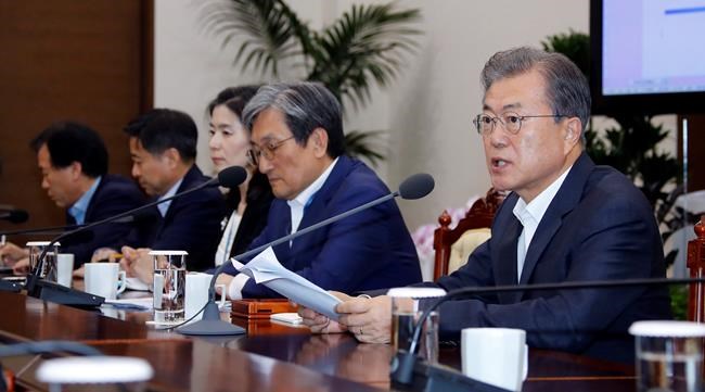 SKorea's Moon calls for diplomatic solution to trade spat | iNFOnews.ca CP903572101