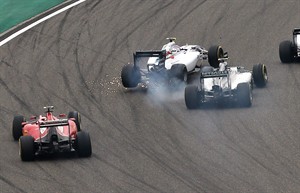 Mercedes' Lewis Hamilton wins Chinese GP to complete first career F1 hat trick | iNFOnews.ca CP28064710