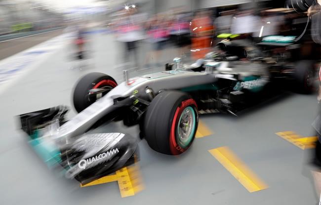 Rosberg takes Singapore GP pole ahead of Ricciardo | iNFOnews.ca