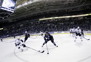 Comeback Kings: LA becomes 4th team to erase 3-0 series deficit with 5-1 Game 7 win vs Sharks | iNFOnews.ca CP28199186