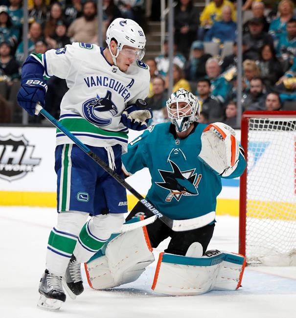 Pavelski's 31st goal helps Sharks top Canucks 3-2 | iNFOnews.ca