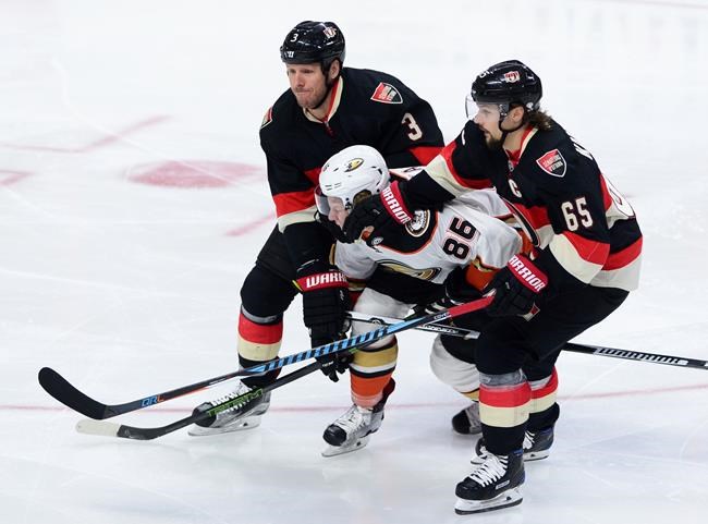 Mike Hoffman scores PP goal in overtime, Senators edge Ducks 2-1 | iNFOnews.ca Mike Hoffman scores PP goal in overtime, Senators edge Ducks 2-1 | iNFOnews.ca