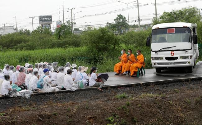 Police fail to arrest popular Thai monk after tense showdown | iNFOnews.ca