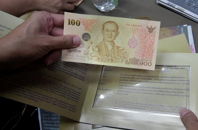 Thais buy commemorative currency note honouring late king | iNFOnews.ca Thais buy commemorative currency note honouring late king | iNFOnews.ca