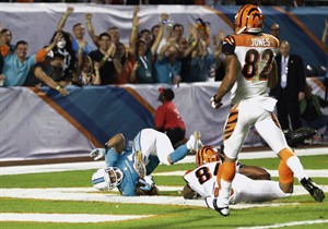 Wake sacks Dalton for safety and Dolphins beat Bengals 22-20 in overtime | iNFOnews.ca CP25758441