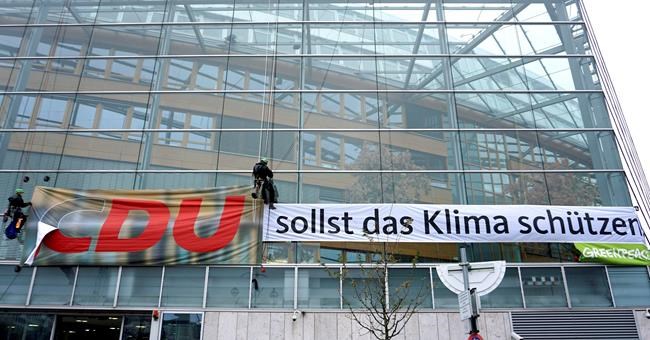 Nothing to C: Climate activists prank Merkel’s CDU party | iNFOnews.ca Nothing to C: Climate activists prank Merkel’s CDU party | iNFOnews.ca