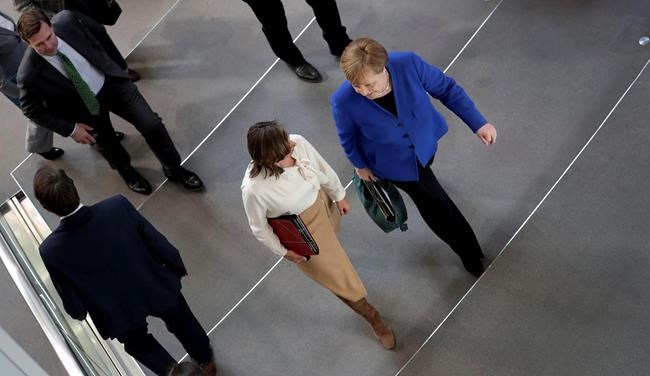 Backstage at Brexit summit: Huddles, deals, delicate dance | iNFOnews.ca