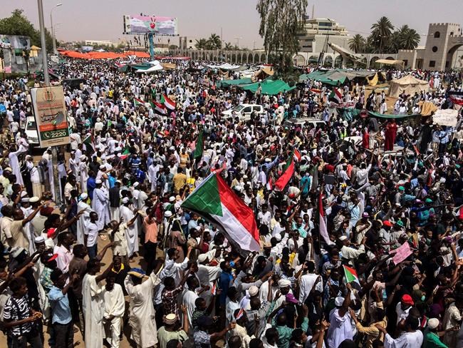 AU lifts Sudan suspension saying it created civilian gov't | iNFOnews.ca AU lifts Sudan suspension saying it created civilian gov't | iNFOnews.ca