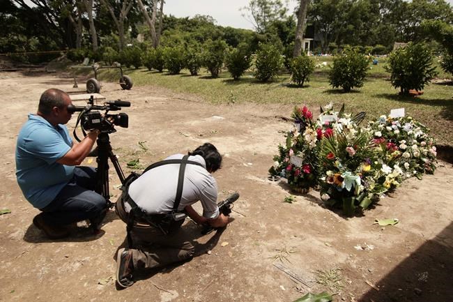 Drowned father and daughter mourned at El Salvador cemetery | iNFOnews.ca