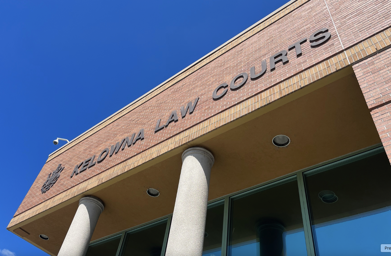 A blue sky behind the Kelowna courthouse.