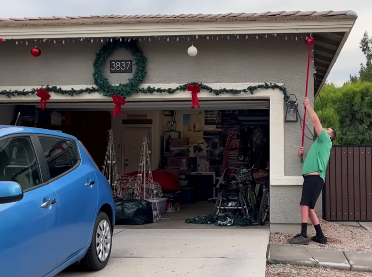 TRENDING NOW: Best Christmas fails, so far | iNFOnews.ca