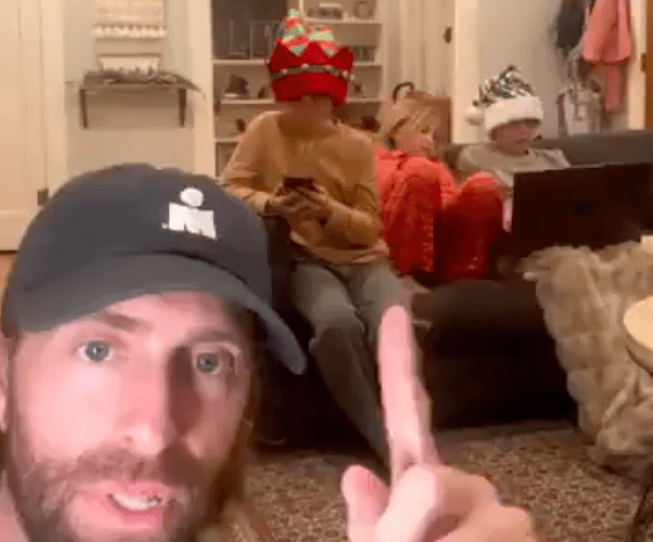 TRENDING NOW: It's not just kids with a social media problem | iNFOnews.ca