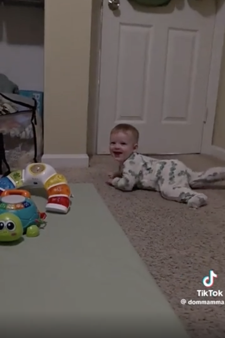 TRENDING NOW: Baby clearly has a favourite parent | iNFOnews.ca TRENDING NOW: Baby clearly has a favourite parent | iNFOnews.ca