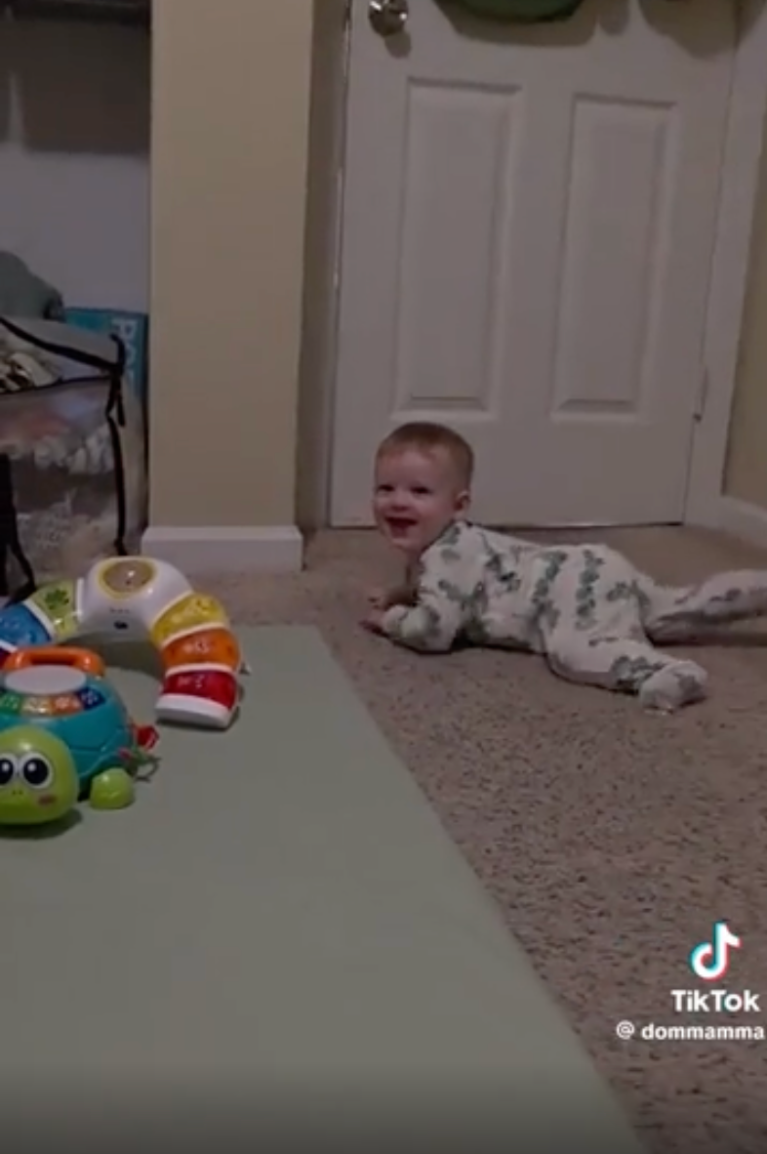 TRENDING NOW: Baby clearly has a favourite parent | iNFOnews.ca