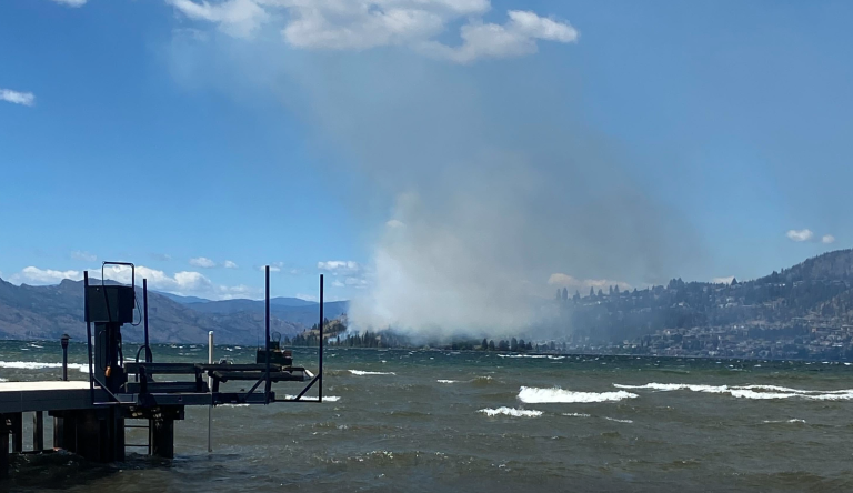 Crews responding to wildfire near Kalamoir Park in West Kelowna | iNFOnews.ca