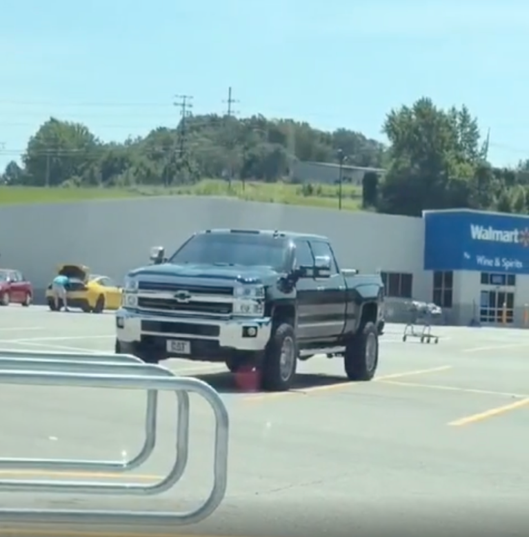 TRENDING NOW: Escaped grocery cart gets play-by-play | iNFOnews.ca