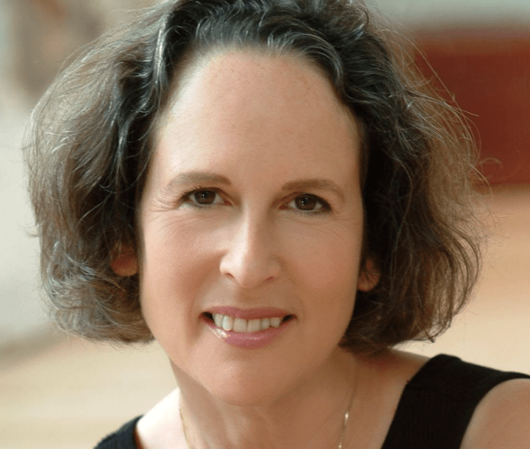 A head shot of Lorraine Bennington.