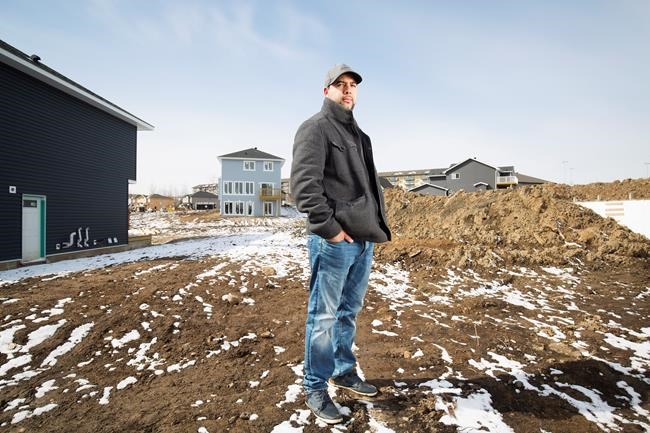 'We are rebuilding:' Hope, uncertainty one year after Fort McMurray fire | iNFOnews.ca CP1806641493