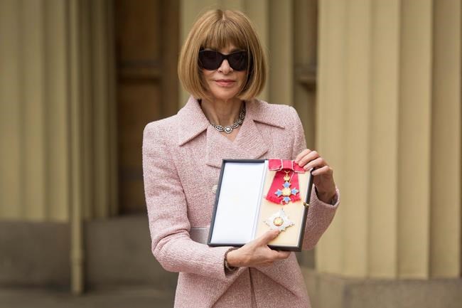 Vogue's Anna Wintour made a dame by Queen Elizabeth II | iNFOnews.ca