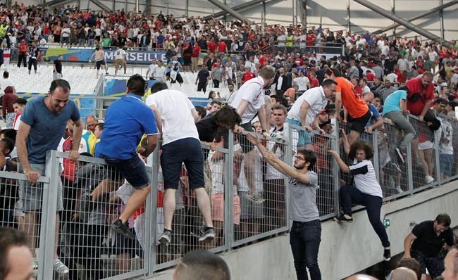 UEFA warns England, Russia could be kicked out of Euro 2016 | iNFOnews.ca CP683377352