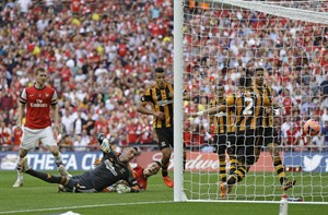Arsenal ends 9-year title drought by beating Hull 3-2 in FA Cup final | iNFOnews.ca CP28405579
