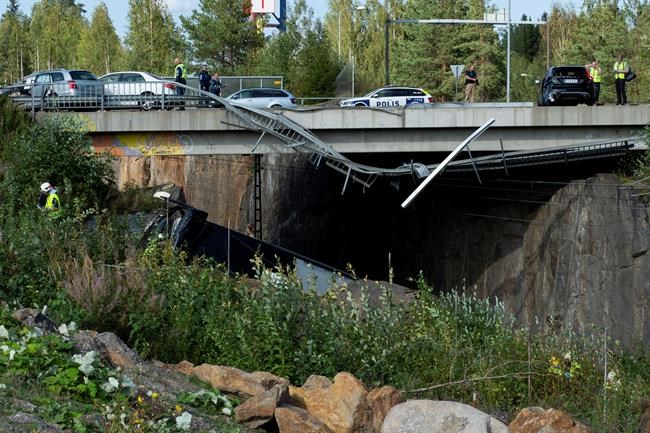4 killed when bus plunges onto train tracks in Finland | iNFOnews.ca