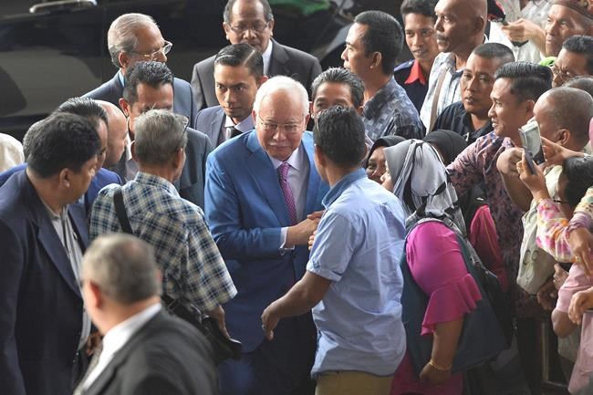 Malaysia’s ex-PM Najib seeks to show he’s victim of fugitive | iNFOnews.ca Malaysia’s ex-PM Najib seeks to show he’s victim of fugitive | iNFOnews.ca